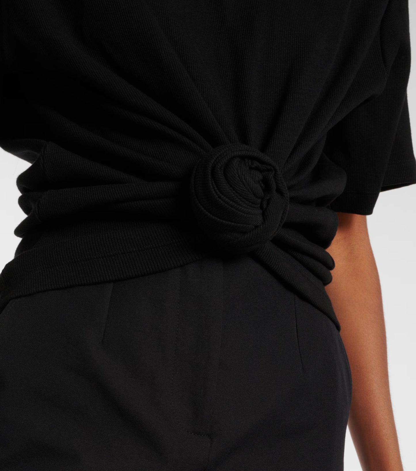 Cropped Tie Knot Tee in Black
